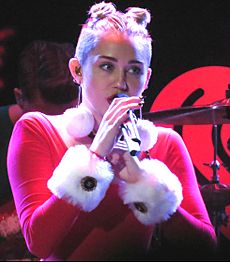 93.3 FLZ Jingle Ball Tampa Florida IMG 6955 (11490119034) (cropped)