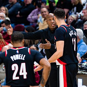 Chauncey Billups Portland TrailBlazers coach (cropped)