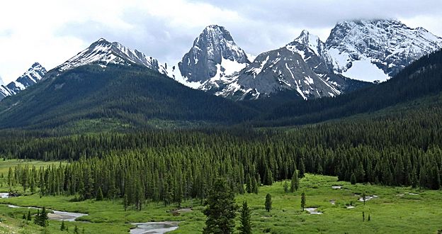 Commonwealth Peak centered