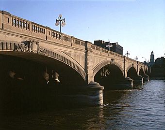 Court Ave Bridge DSM.jpg