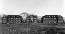 Kamloops-indian-residential-school-1930.png