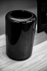 New Mac Pro (12093123884).jpg