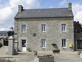 Tréflaouénan (29) Mairie 01.JPG