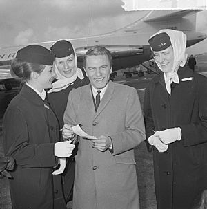 Adam Faith op Schiphol voor optreden Rudy Carrellshow, Bestanddeelnr 915-0057