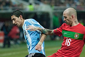 Angel di Maria (L), Raul Meireles (R), Portugal - Argentina, 9th February 2011