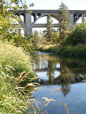 Bridges crossing Latah Creek