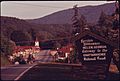 ENTRANCE TO HELEN, GEORGIA, NEAR ROBERTSTOWN. MAIN STREET SHOPS LINE HIGHWAY 17-75. THE TOWN WAS A TYPICAL GEORGIA... - NARA - 557652