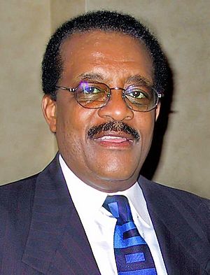 Johnnie cochran 2001 cropped retouched.jpg