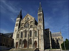 Reims Basilique St Remi 01