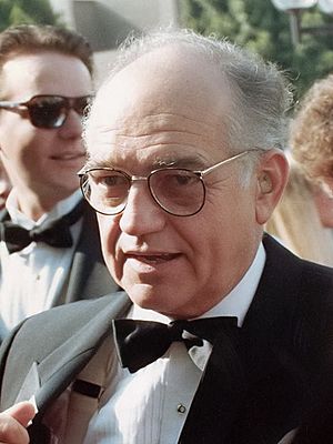 Richard Dysart (1988).jpg