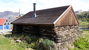 Sisimiut-museum-turf-house