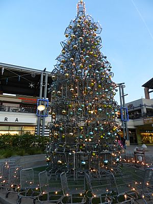 Christmastreeshoppingcartsemeryville