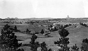 Devils Tower - Missouri Buttes