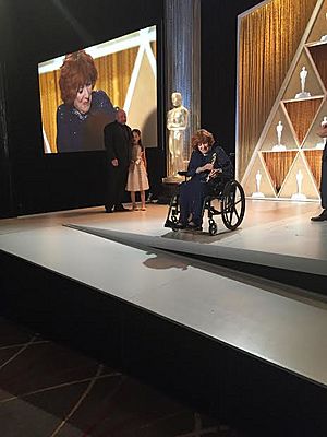 Maureen O'Hara receives Oscar for Lifetime Achievement - 2014