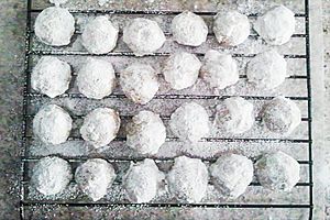 Russian teacakes (8307560889).jpg