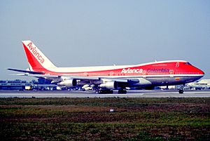 Avianca Boeing 747-259B (M); EI-CEO@MIA, June 1993 (5659668614)