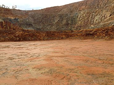 CSIRO ScienceImage 2182 View of a mine pit after the treated water has been released.jpg