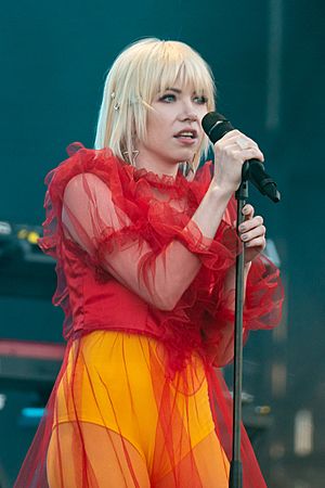 Carly Rae Jepsen Primavera19 -146 (48986111926) (cropped).jpg