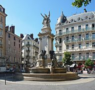 Fontaine trois ordres - Grenoble