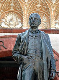 Henry flagler statue