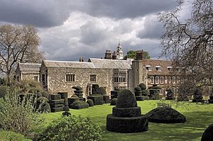 Hall Place topiary