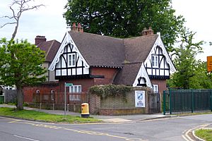 Hurstmere School Lodge (close up)