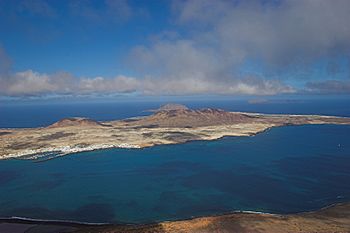 LaGraciosa from MiradorDelRio.jpg