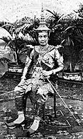 Sisowath Monivong sitting (crop).jpg