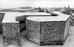 Bundesarchiv Bild 101I-292-1276-12, Nordfrankreich, Atlantikwall, Bunkerbau