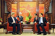 Chinese Premiere Li Greets Secretary Kerry in Beijing (12517506424)