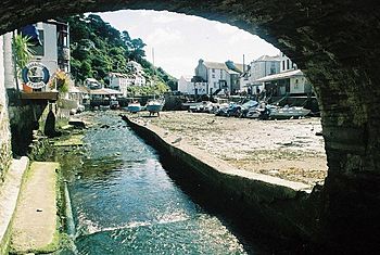 Polperro, harbour at low tide - geograph.org.uk - 571559.jpg