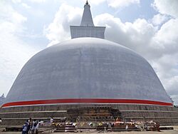 Ruwanwelisaya Stupa 18