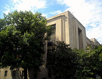 Wilbur J. Cohen Building.jpg