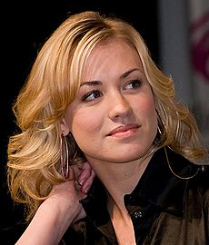 Yvonne strahovski (cropped)