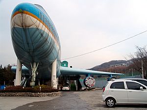 Boeing 747 Restaurant Outside