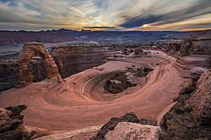 Cloudy Sunset at Delicate Arch (8520706358)