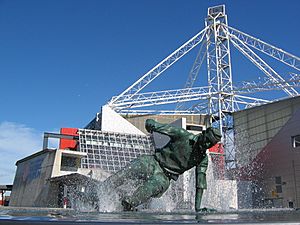 Finney statue in Preston