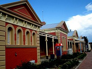 Front of Tamworth Train Station