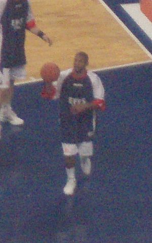 Scoonie Penn warming up.jpg