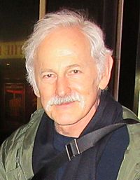 Victor Garber (2018) (cropped)