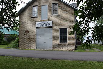 Finstad's Auto-Marine Shop.JPG