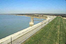 Grapevine Lake dam.jpg