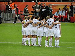 Jogadoras dos Estados Unidos no momento da cobrança dos pênaltis (DSC01176)