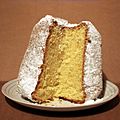 Pandoro cut 01.jpg