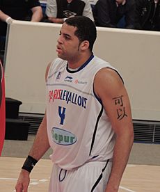 Sean May Paris-Levallois warm-up