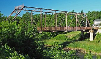 Walnut St Bridge 01.jpg