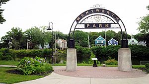 Wentworth Park Arch.jpg