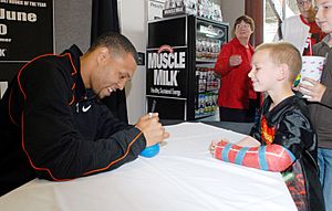 Brandon Roy autograph Army.mil-43982-2009-07-06-180729