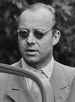 Fotothek df roe-neg 0000039 002 Heinz Rühmann am PKW crop.jpg