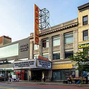 Harlem - Apollo Theater (48555309512).jpg